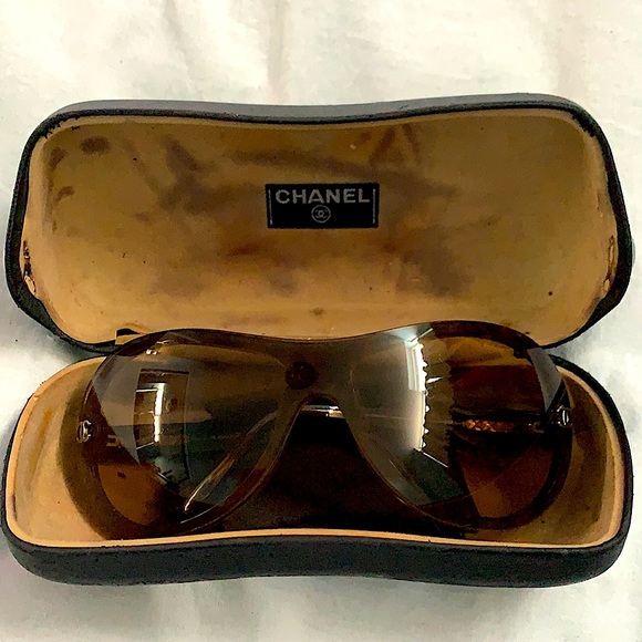 (SOLD)CHANEL AUTHENTIC Sunglasses - Picture 8 of 9
